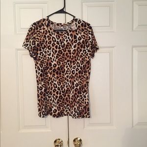 PINK Victoria Secret t-shirt. Leopard print. (M)